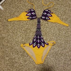 Gorgeous VS golden monokini